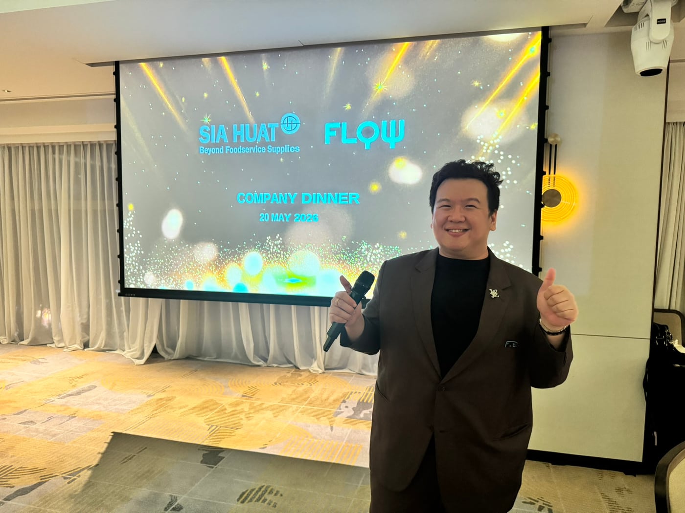 Emcee Dixon hosting a corporate appreciation night in Singapore